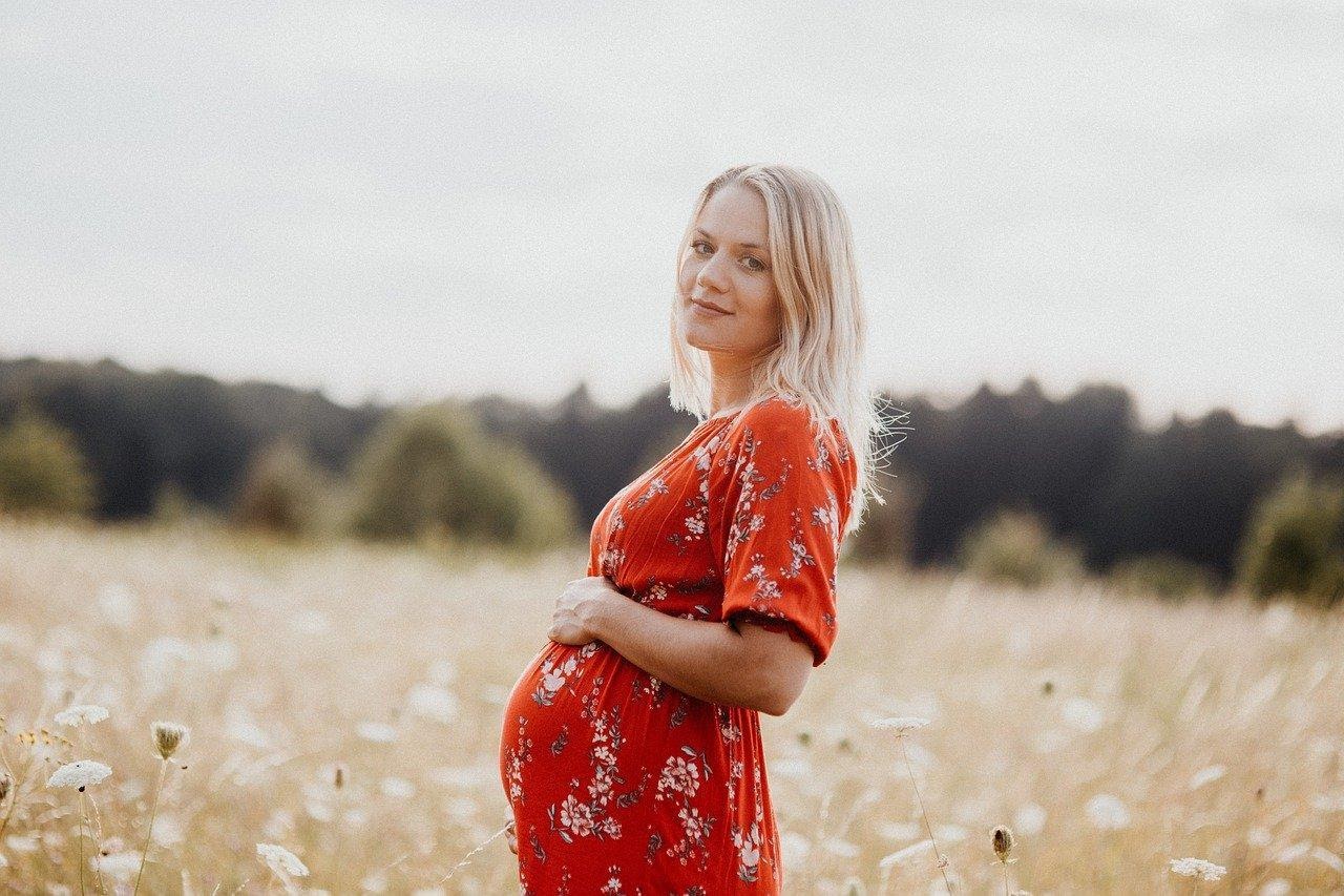 Here’s How to Prepare for Your Fabulous Maternity Photo Shoot
