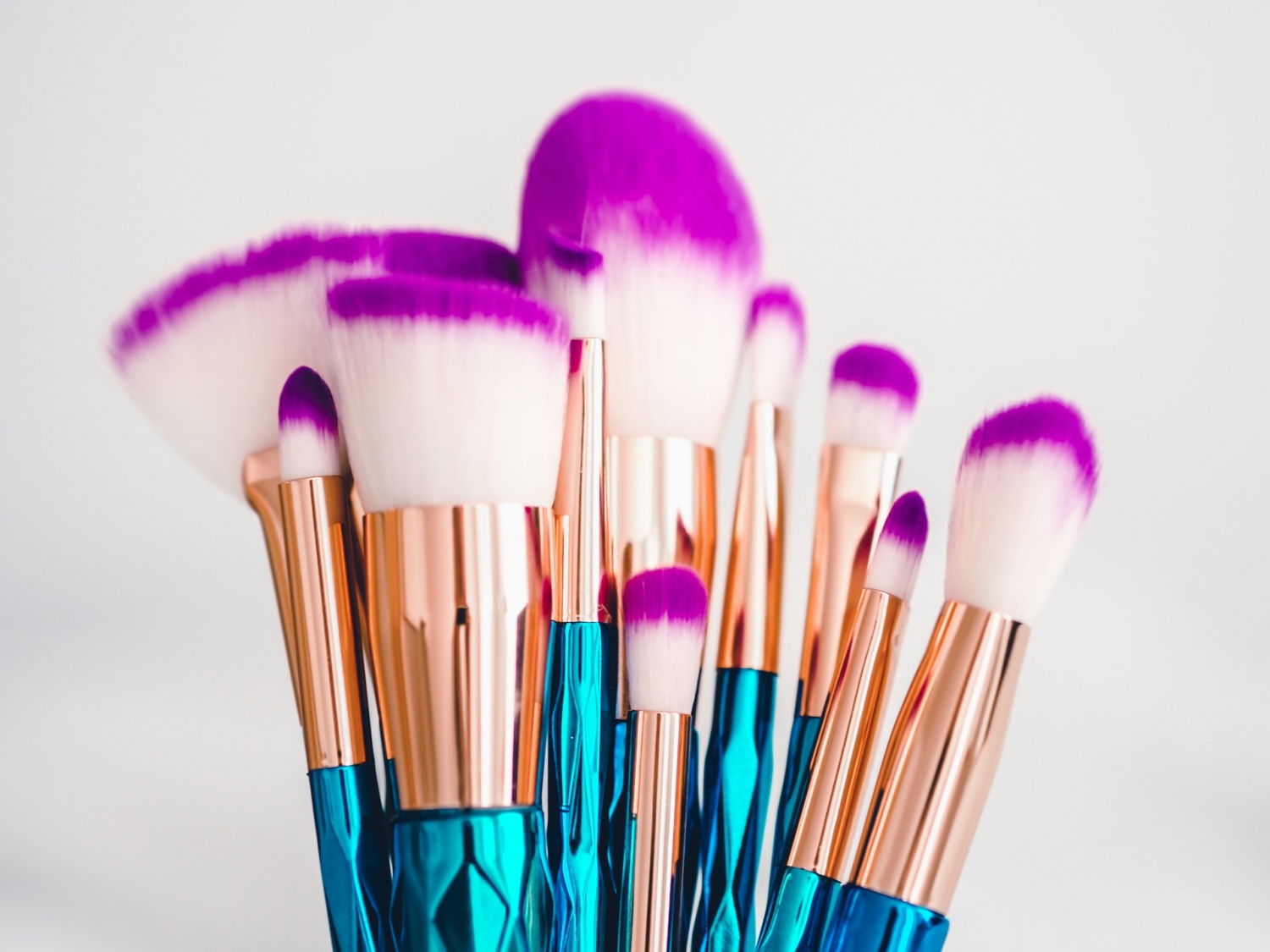 How to Clean Makeup Brushes: The Lazy Girl’s Guide