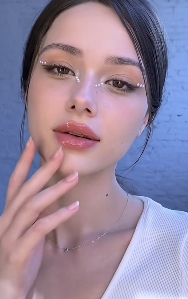 Lisa Rosh pearl makeup