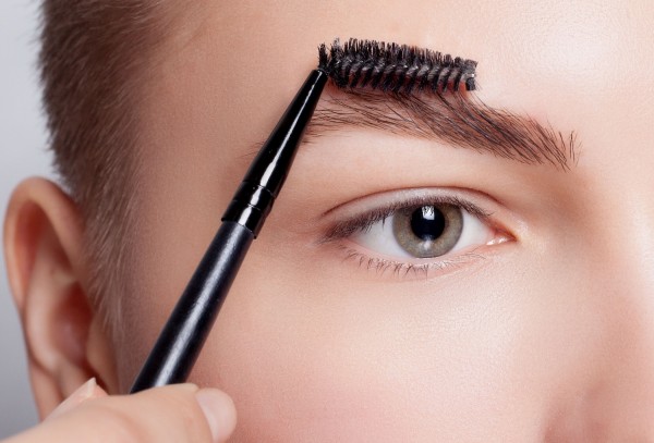 woman brows - eyebrows - brow tint