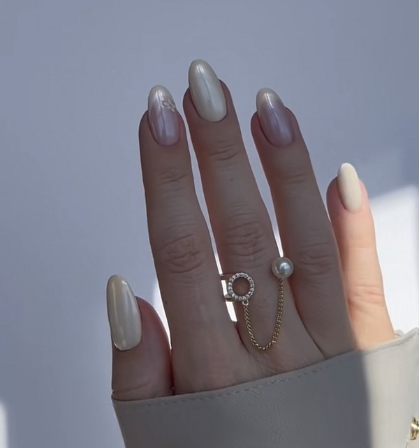 vanilla chrome nails