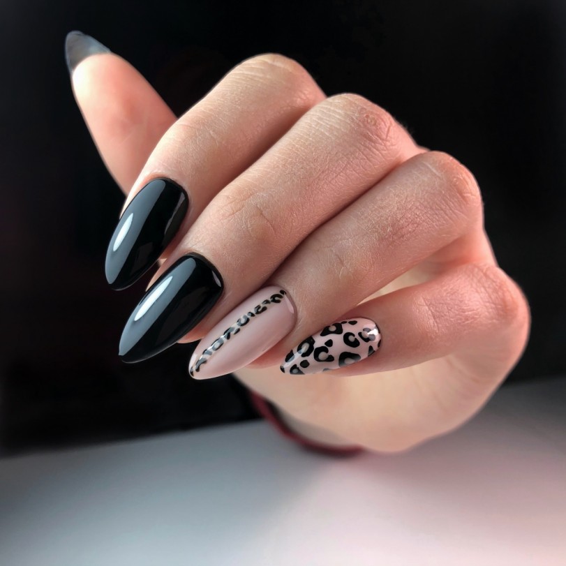 black nails 2