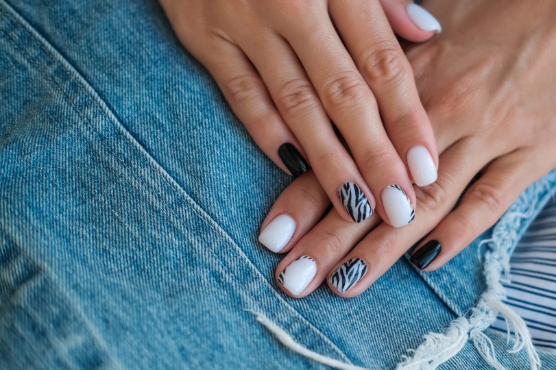 black and white nails