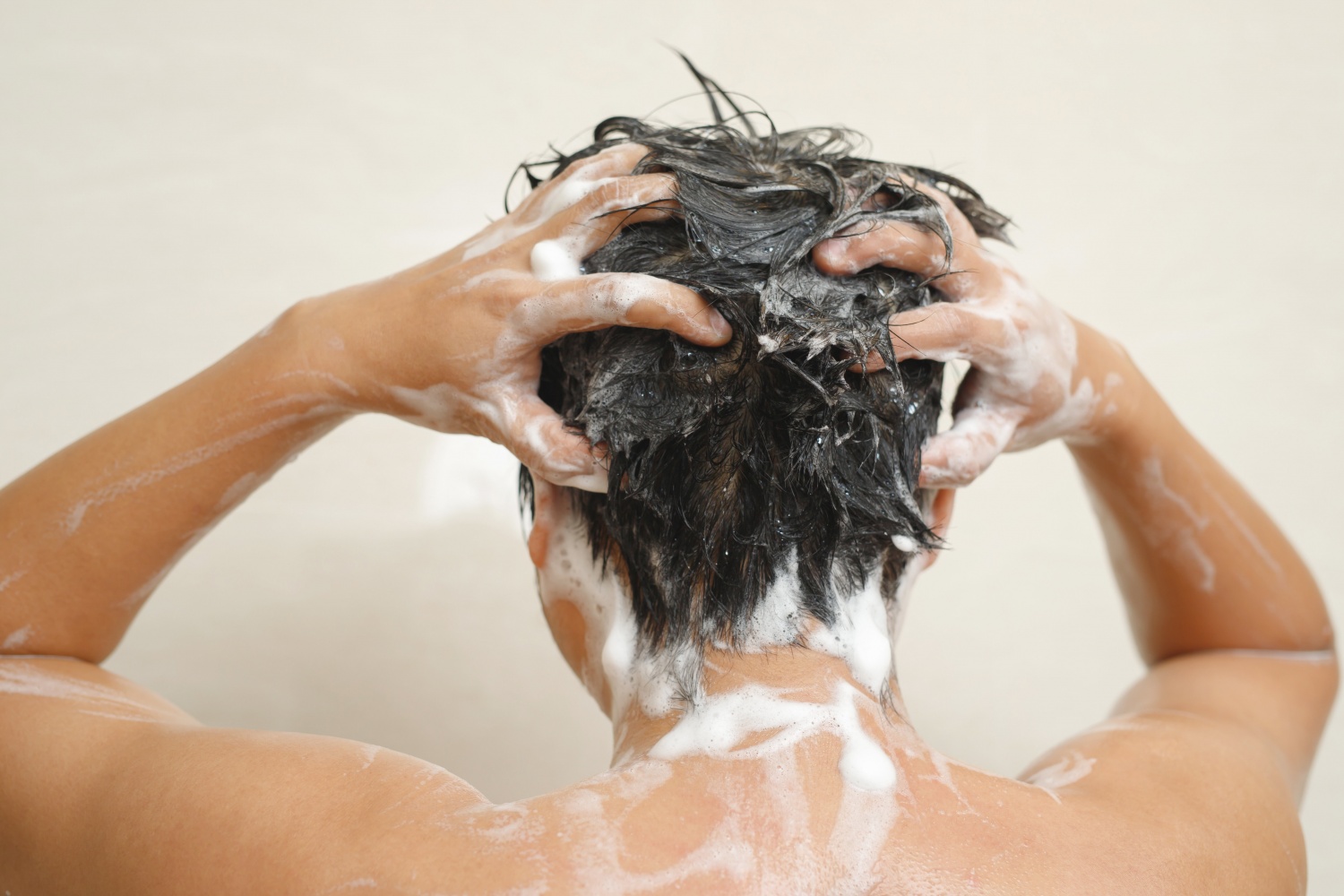 man-shower-shampoo 