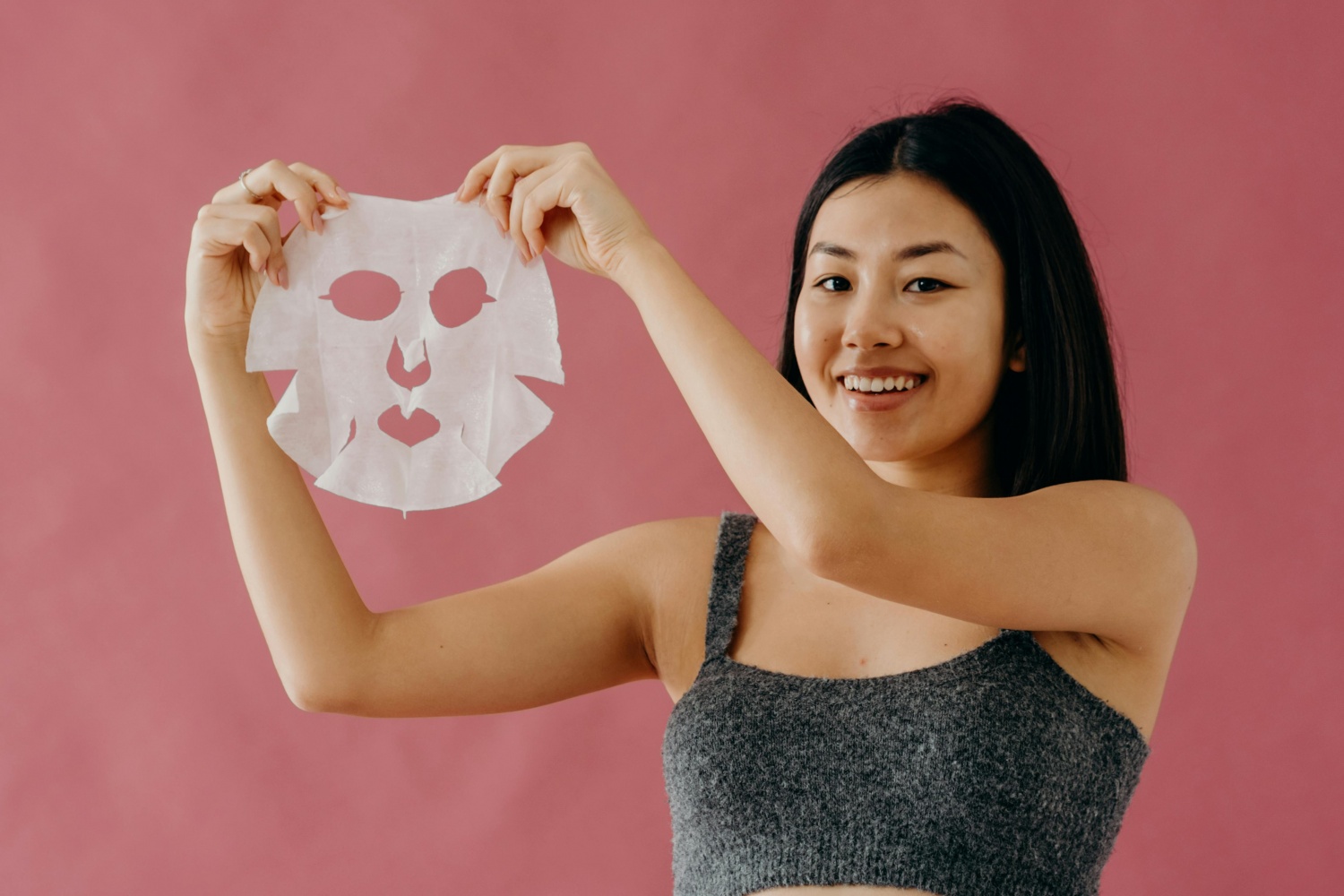 woman using a face mask 