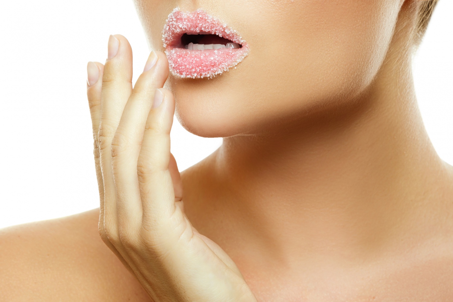 7 Ways to Lighten Your Dark Lips