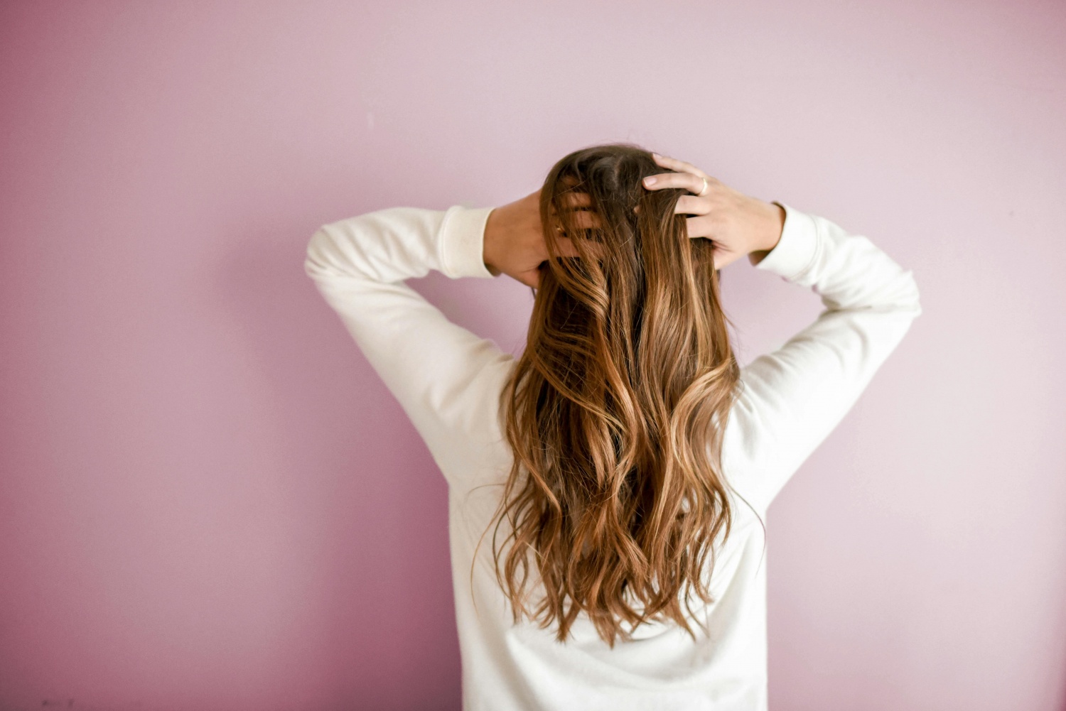 TikTokers With Straight Locks Are Trying This Wavy Hair Routine – Can This Really Lessen Frizz?