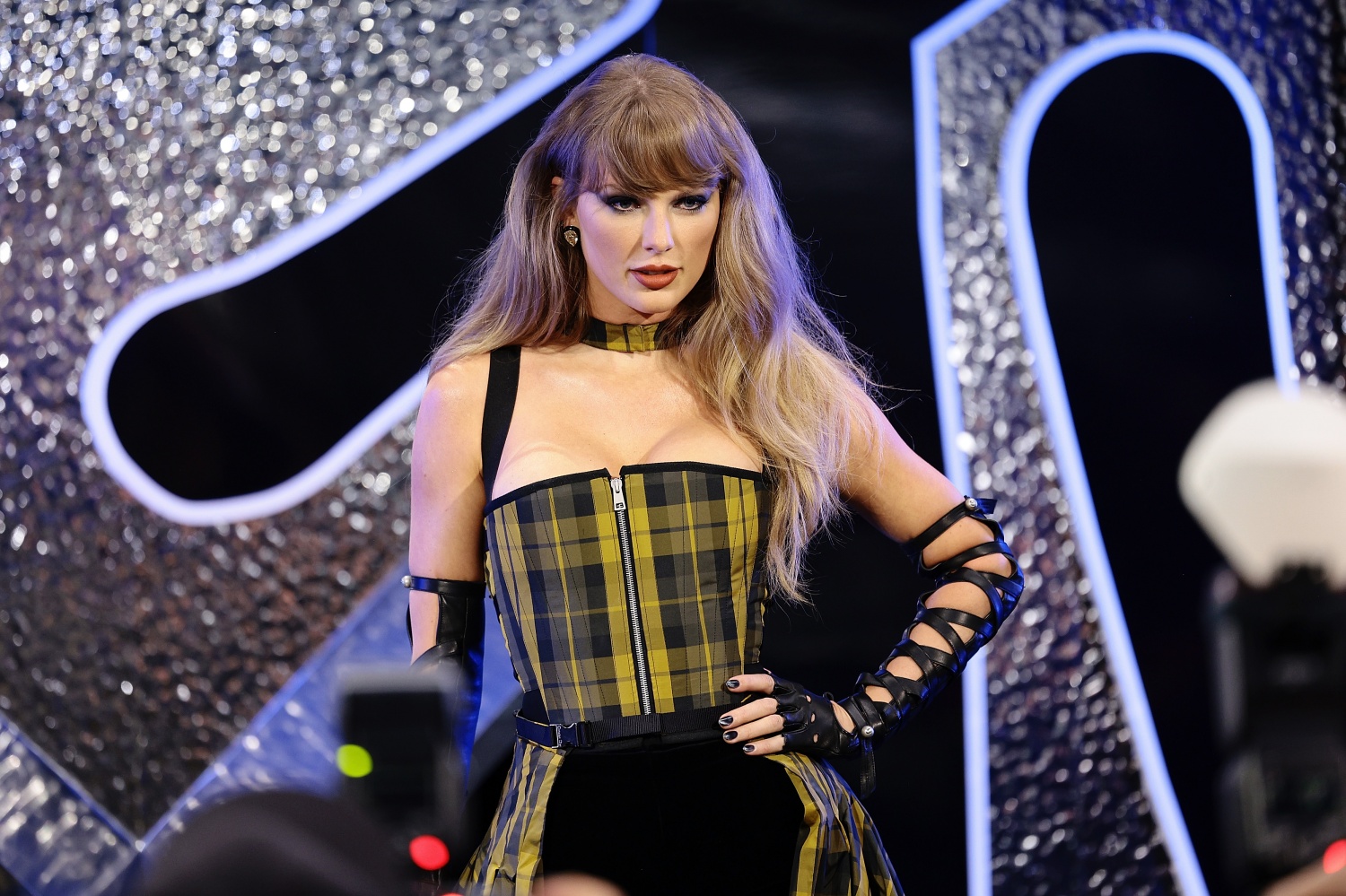 Taylor Swift&#039;s Favorite NARS Lipstick Sold Out — But Here Are Other Options Where to Buy