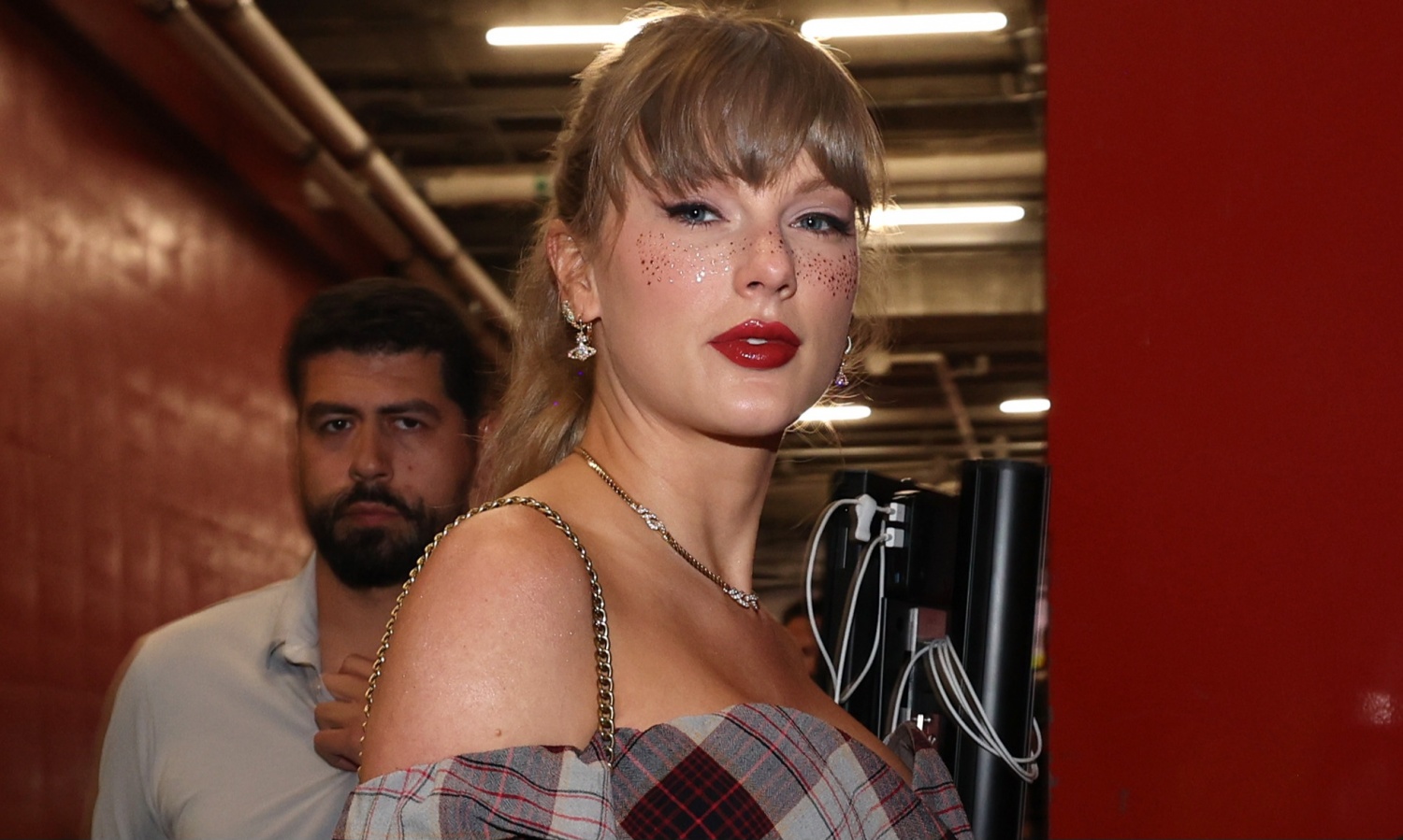 Fazit Reveals Anecdote Behind Taylor Swift's Viral 'Glitter Freckles': Manifestation Is Real'