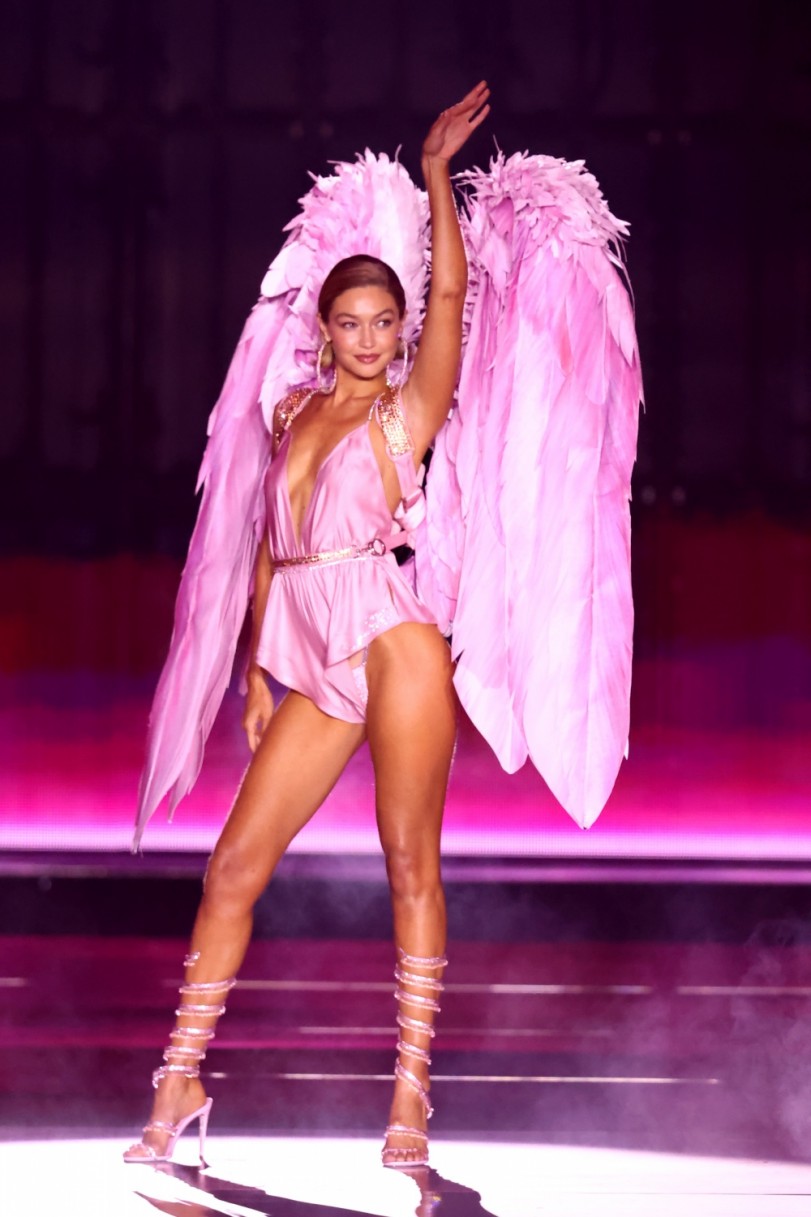 Gigi Hadid Returns to Victoria's Secret Fashion Show With Iconic Move She Learned from Taylor Swift 