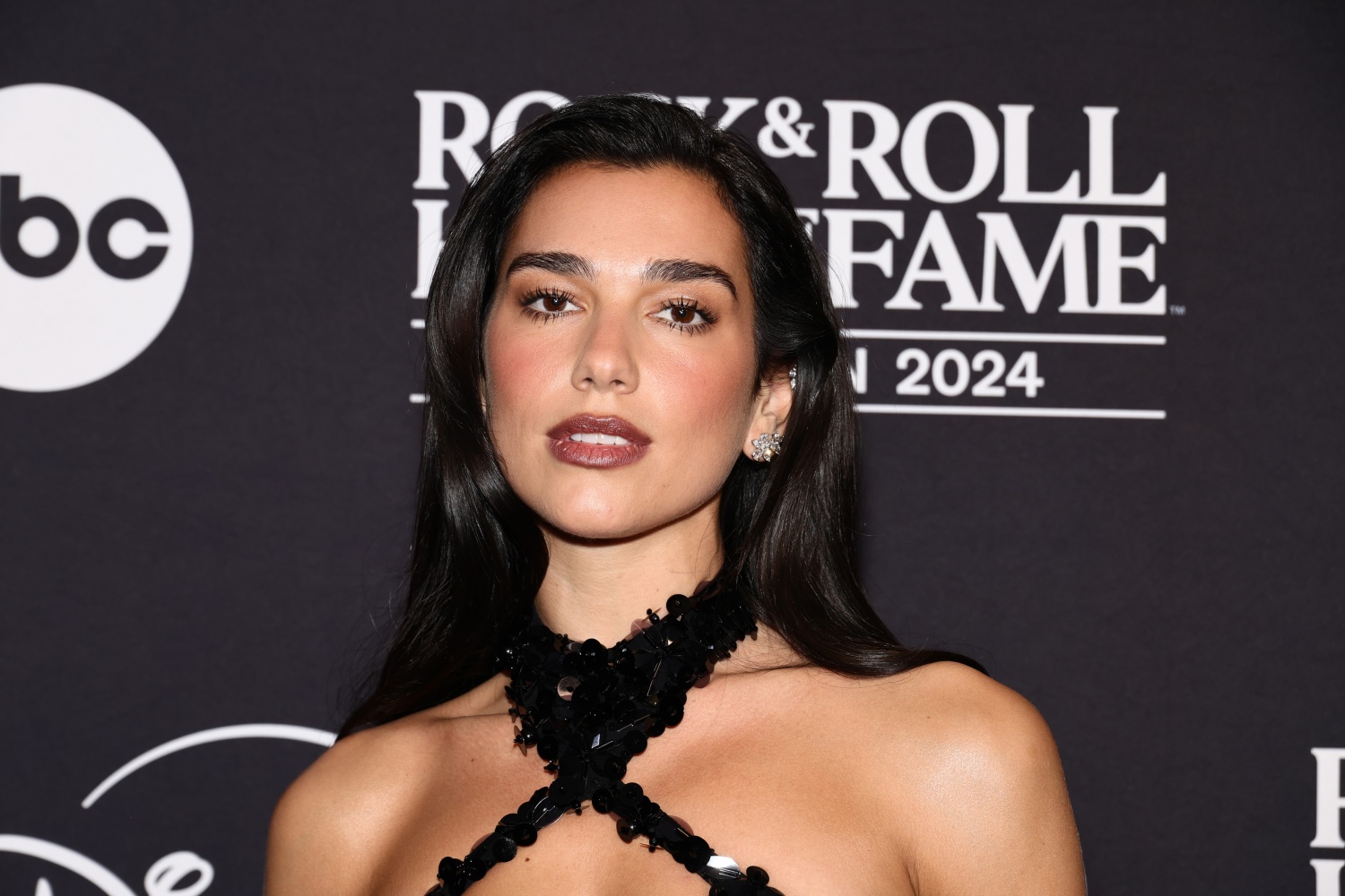 Want to Achieve Dua Lipa&#039;s Foundation-Free Look? Her Makeup Artist Shares Products to Use