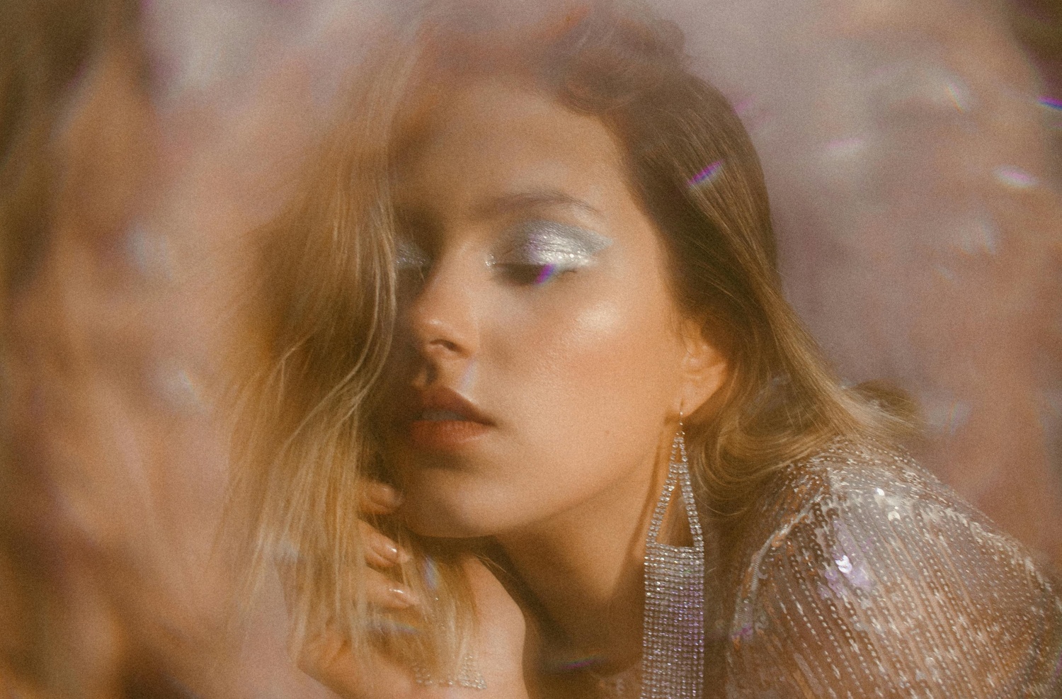 How to Achieve the Fairy Dust Makeup: Try Tiktok's Current Fave Shimmering Eyeshadow for the Holiday Season