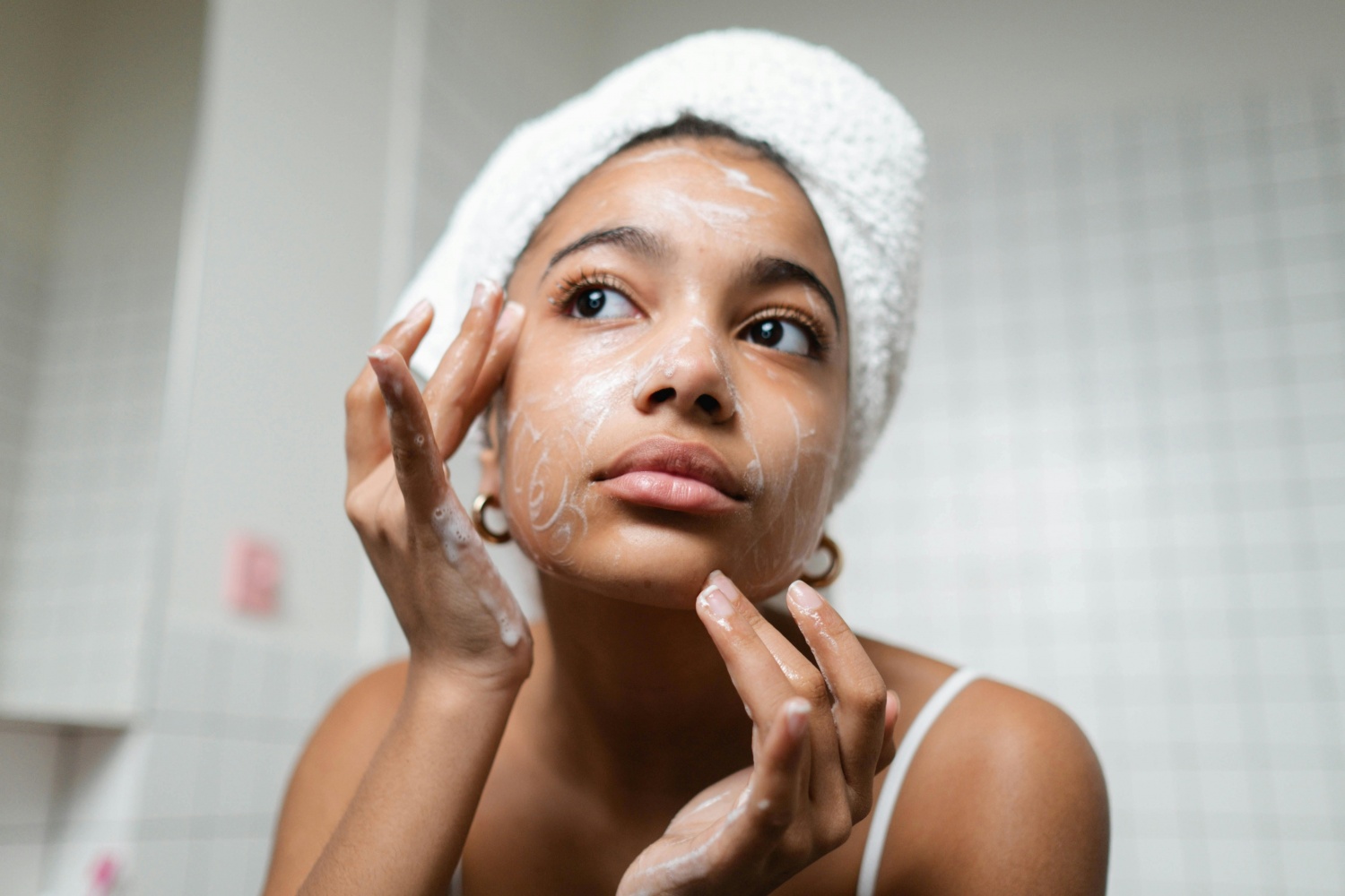 The Correct Steps to Apply Skincare Products, According to A Dermatologist 