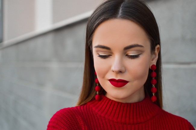 No to Doom and Gloom: The Top Makeup Trends For Winter 2020