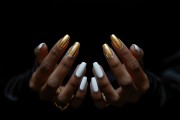 Elegant Gold Nail Ideas for a Subtle Touch of Opulence