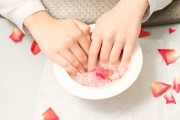 4 Ways to Remove Gel Polish Stains