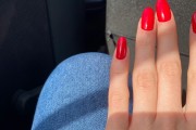 red nail polishes 