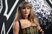 Taylor Swift's Favorite Perfume Revealed to Be This EDP With Earthy & Woody Fragrance   