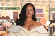 How to Achieve Rihanna's Fashion Bathrobe Look? Glam up Using These Fenty Beauty Products 