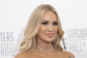 Carrie Underwood's 'Unrecognizable' Looks: Fans Call Out Singer's Obsession With Cosmetic Procedures 