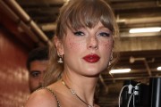 How to Recreate Taylor Swift's 'Glitter Makeup' Using These Must-Have Items